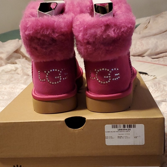 UGG Boots - Picture 1 of 4